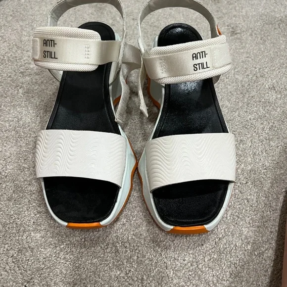 Sorel kinetic Y strap Black and White Strappy Sandals size 8 - Picture 2 of 7